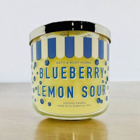 NEW Bath and Body Works 3 Wick Candle - Picture 1 of 3